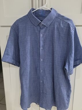 Robert Graham Textured Short-Sleeve Button-Down Shirt in Blue